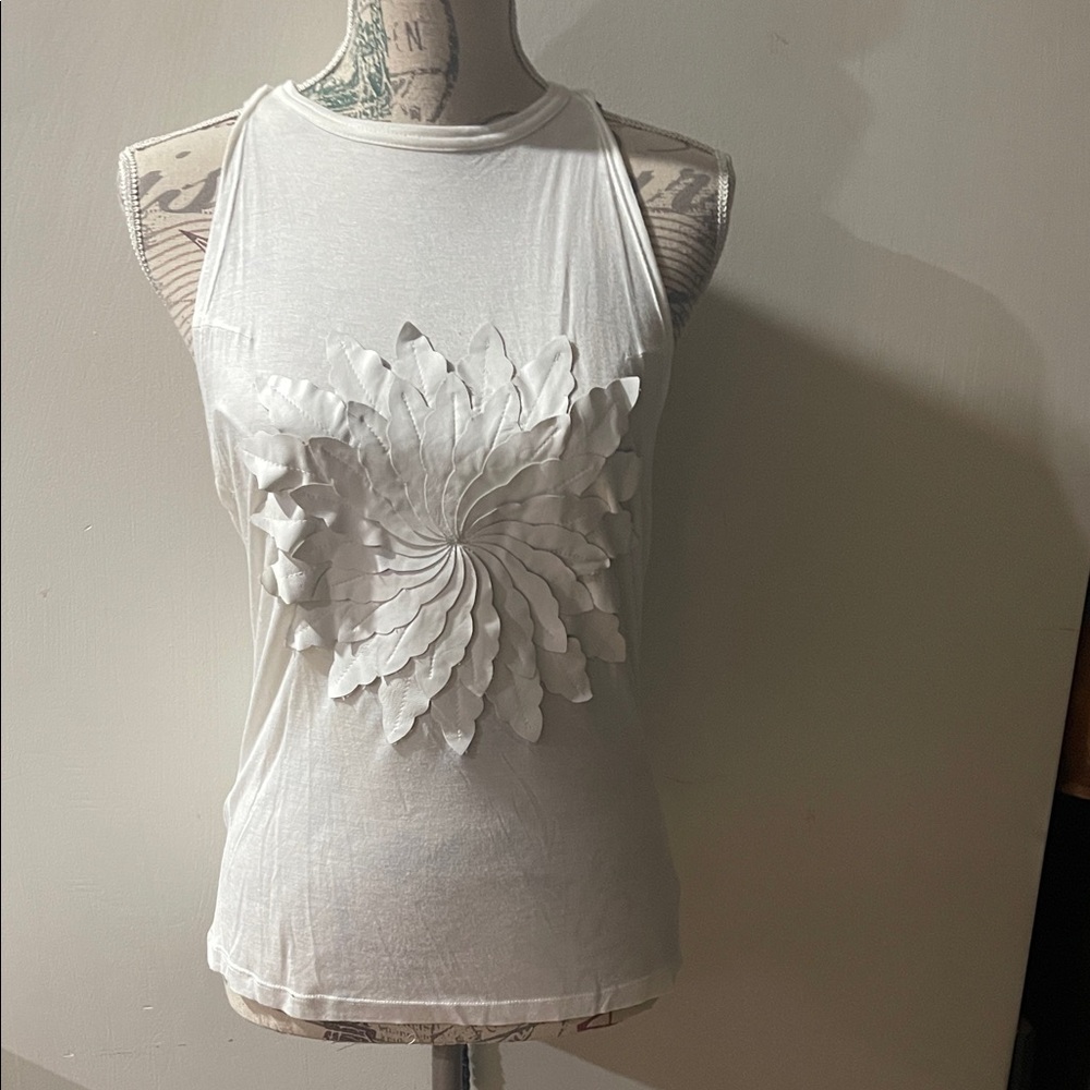 NWOT Women's White Appliqué Floral Tank Top